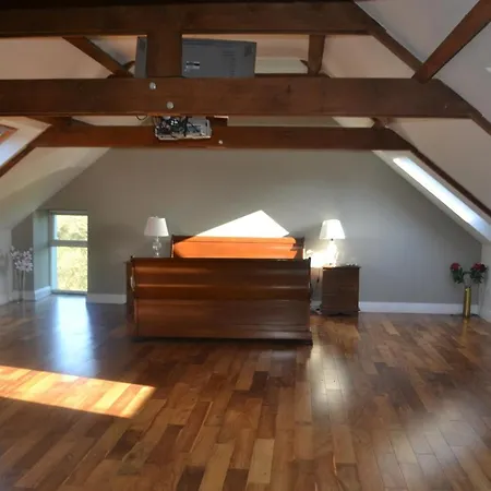 בית נופש Mishells House, *